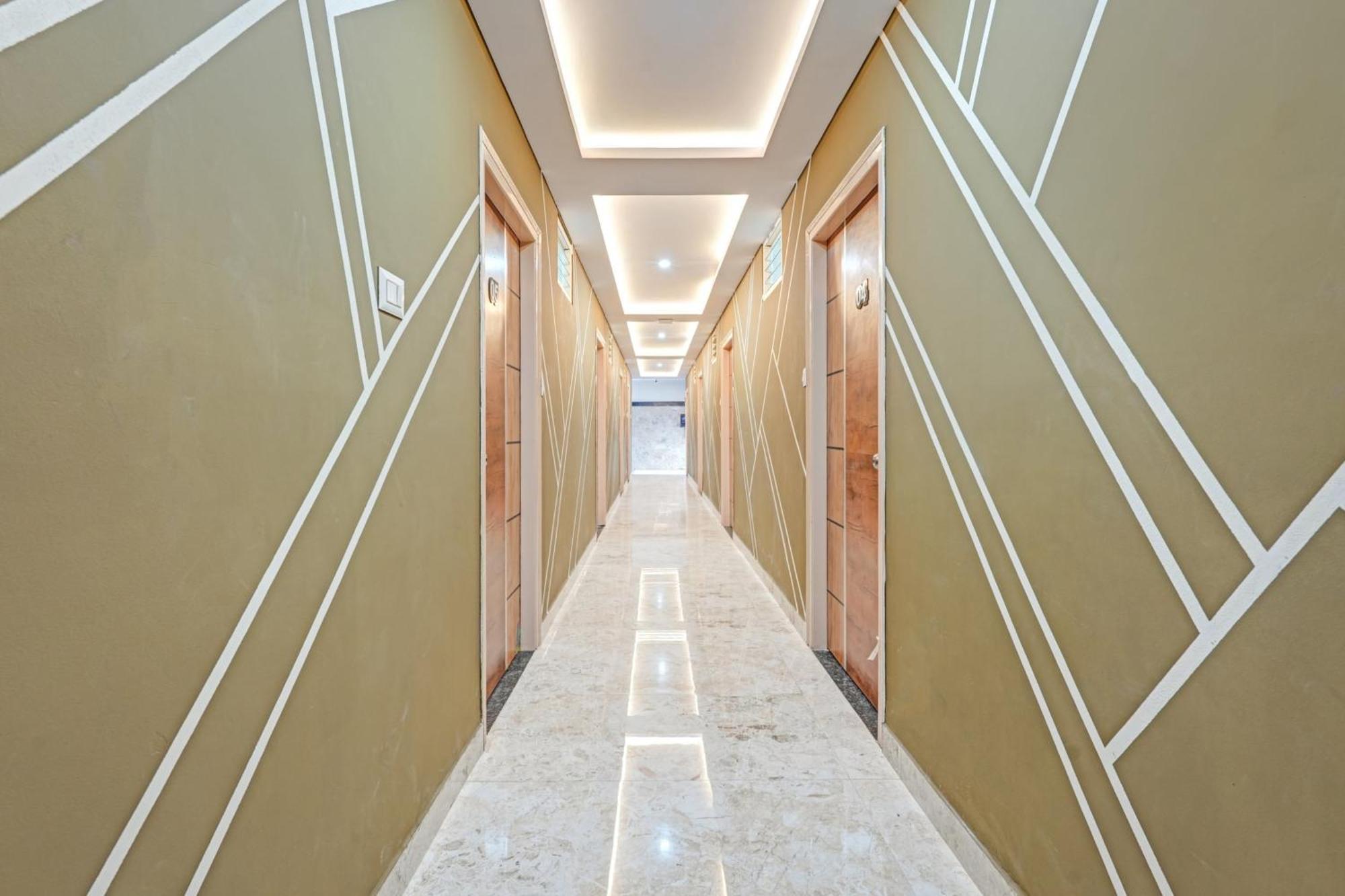 Hotel O Sri Chowdeshwari Boarding And Lodging Tavarikere Екстер'єр фото