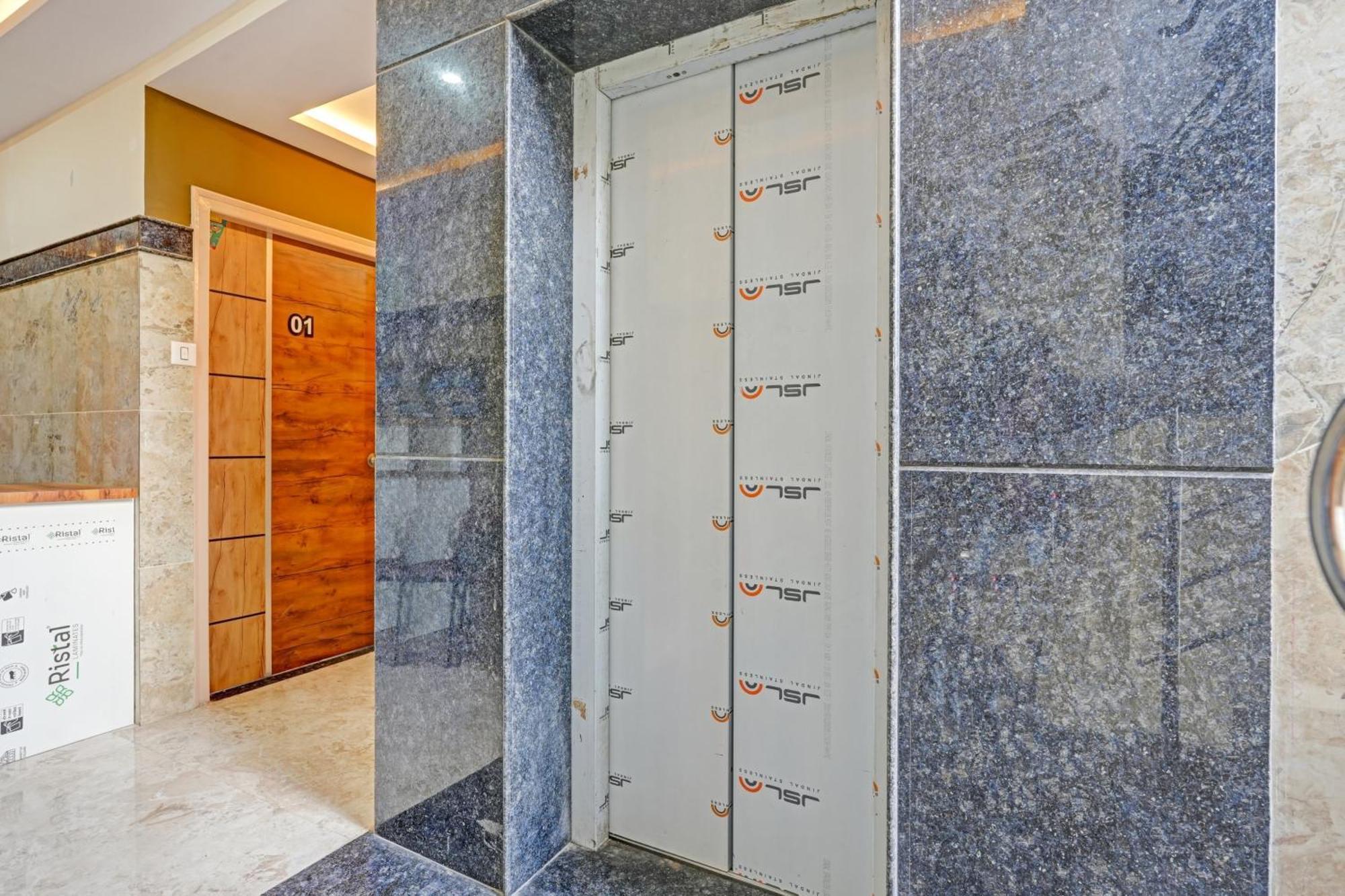 Hotel O Sri Chowdeshwari Boarding And Lodging Tavarikere Екстер'єр фото