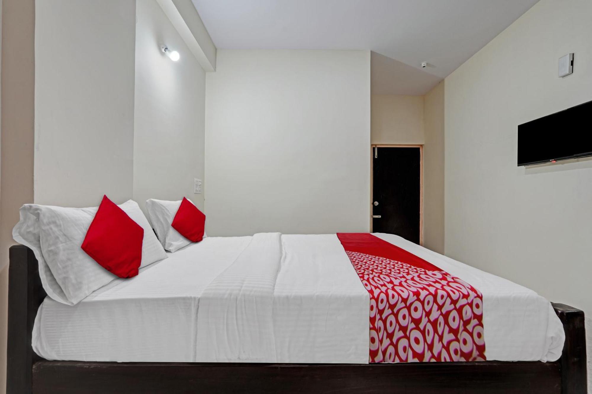Hotel O Sri Chowdeshwari Boarding And Lodging Tavarikere Екстер'єр фото