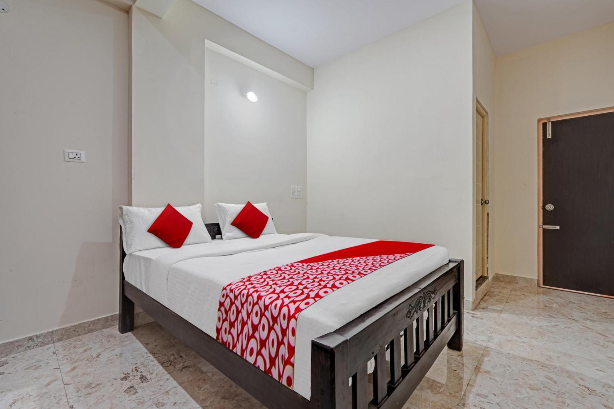 Hotel O Sri Chowdeshwari Boarding And Lodging Tavarikere Екстер'єр фото